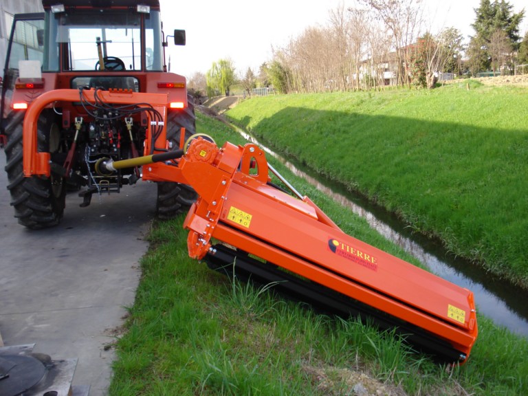 Broyeur latéral pour tracteur – tierre – TCL Master