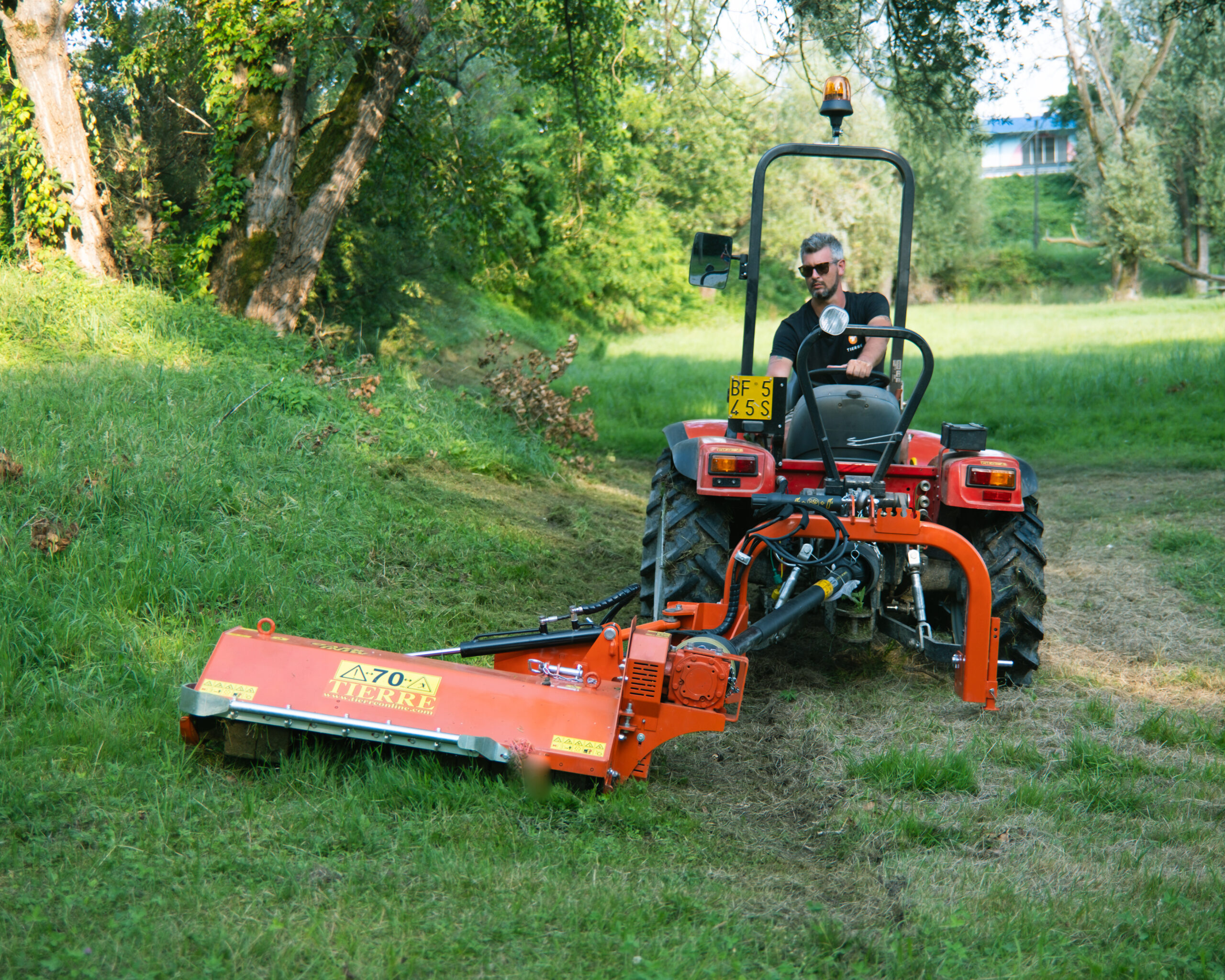 Seitenhäcksler – tierre group – tcl revo