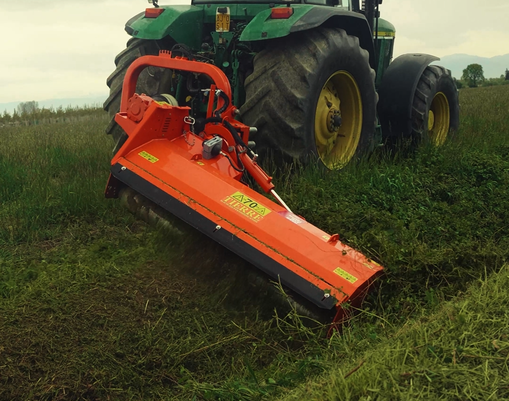 desbrozadora de martillos con desplazamiento lateral para tractores – tierre group