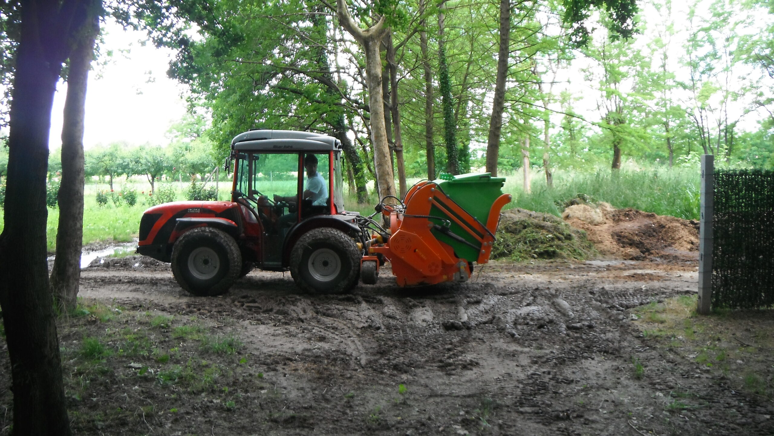 Green Bee – lawn mulcher with pick up for tractors
